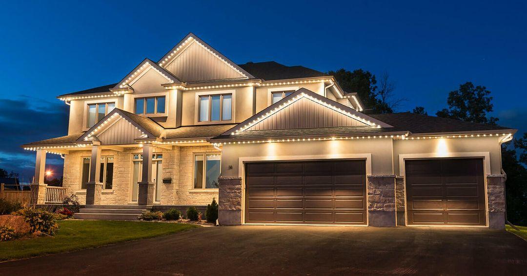 🎅🎄✨Festive Outdoor Glow: Smart RGBIC LEDs Eaves Lights for Year-Round Fun